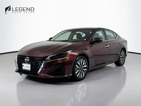 Used 2024 Nissan Altima 2.5 SV FWD image 1