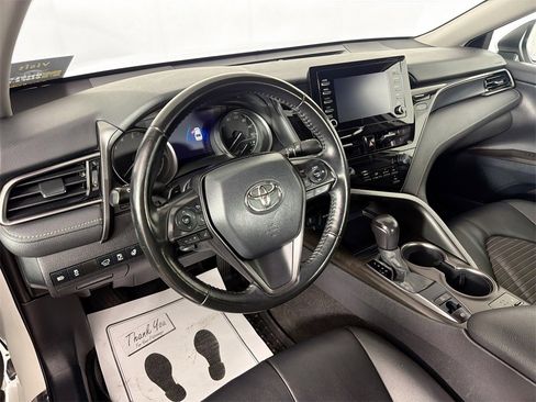 Used 2022 Toyota Camry SE image 9