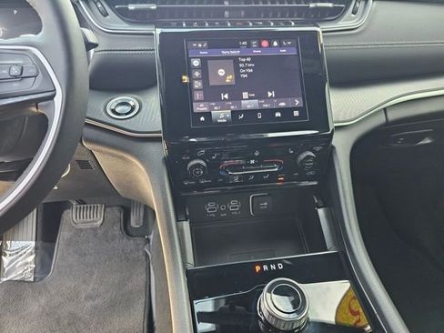 Used 2025 Jeep Grand Cherokee Laredo X w/ Luxury Tech Group I image 18