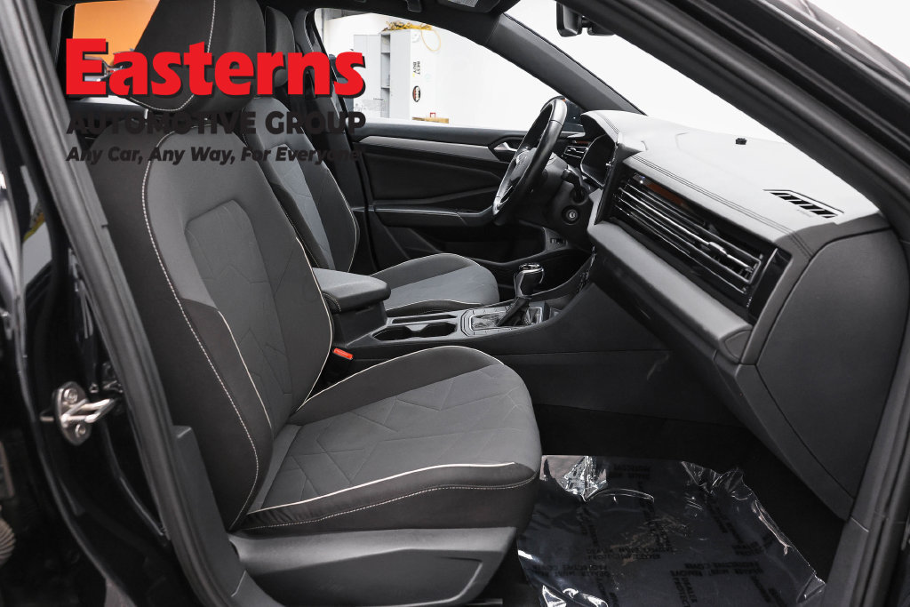 Used 2025 Volkswagen Jetta Sport FWD image 25