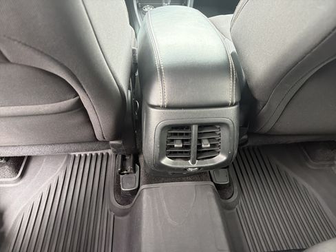 Used 2015 Jeep Cherokee Latitude w/ Comfort/Convenience Group AWD/4WD image 13