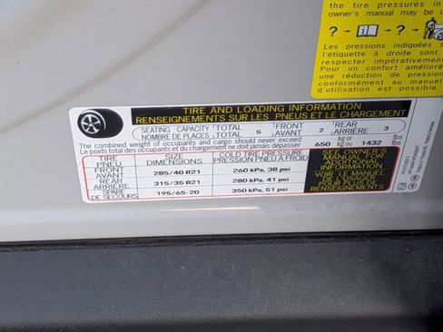 Used 2023 Porsche Cayenne Platinum Edition image 21