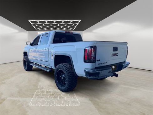 Used 2018 GMC Sierra 1500 SLT image 2