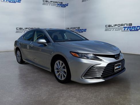 Used 2023 Toyota Camry LE image 3