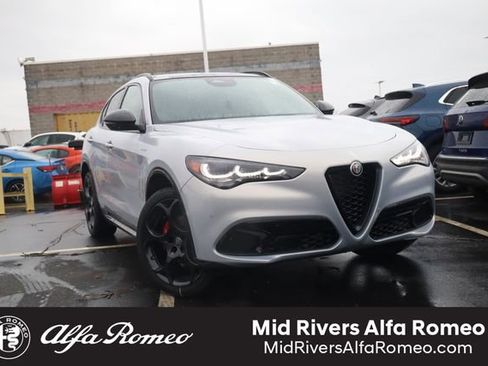 New 2025 Alfa Romeo Stelvio Sprint image 1