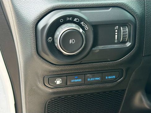 Used 2023 Jeep Wrangler Unlimited Sahara AWD/4WD image 10