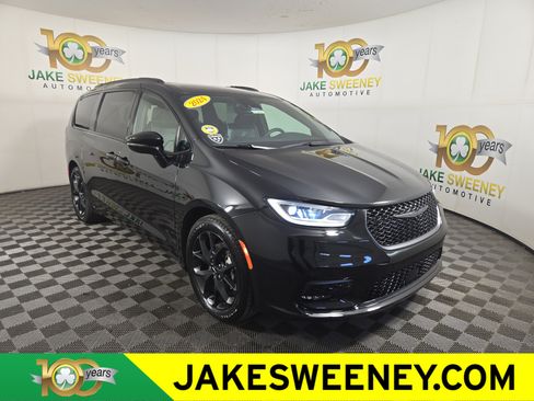 Certified 2024 Chrysler Pacifica Limited w/ S Appearance Package FWD image 1