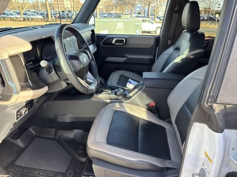 Used 2023 Ford Bronco Wildtrak image 15