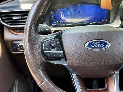 Used 2022 Ford Explorer King Ranch w/ Class IV Trailer Tow Package AWD/4WD image 17