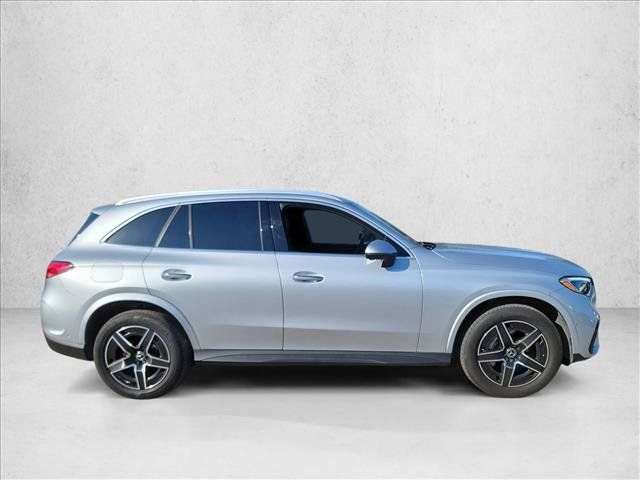 Used 2025 Mercedes-Benz GLC 350e 4MATIC image 4