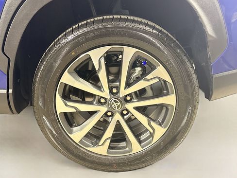 Certified 2022 Toyota Corolla Cross XLE image 29