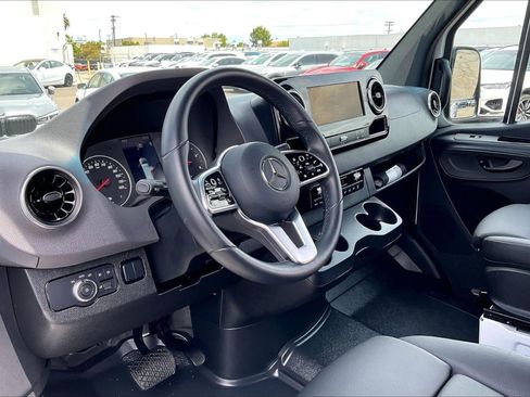 Used 2024 Mercedes-Benz Sprinter 2500 image 12
