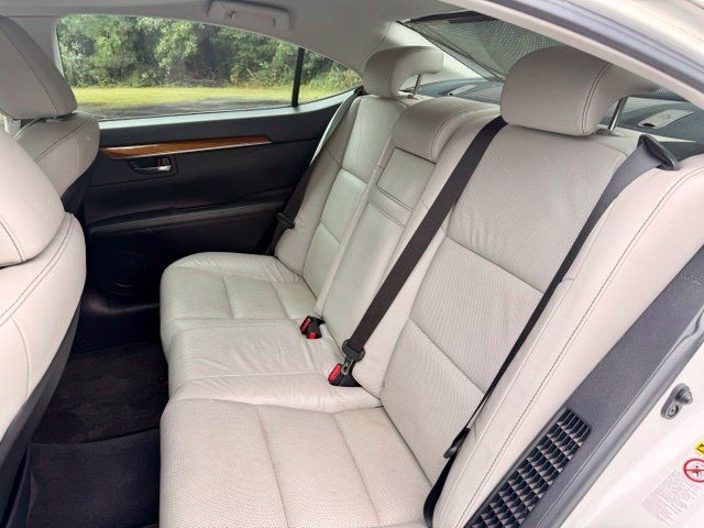 Used 2013 Lexus ES 300h w/ Luxury Pkg FWD image 26
