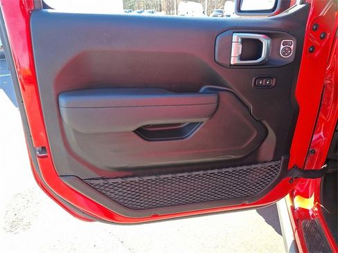 Used 2024 Jeep Gladiator Sport image 12