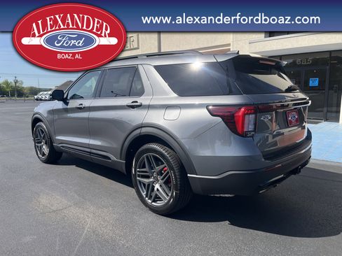 New 2026 Ford Explorer ST-Line image 2