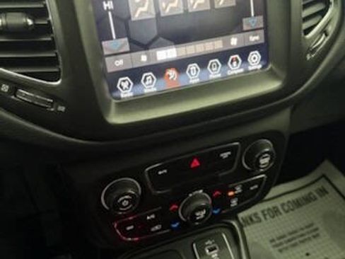 Used 2019 Jeep Compass Trailhawk image 15