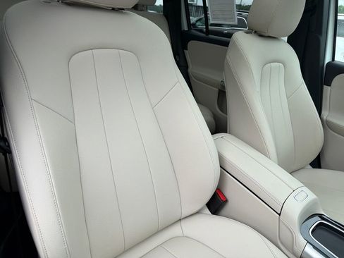 Used 2026 Mercedes-Benz GLB 250 image 35