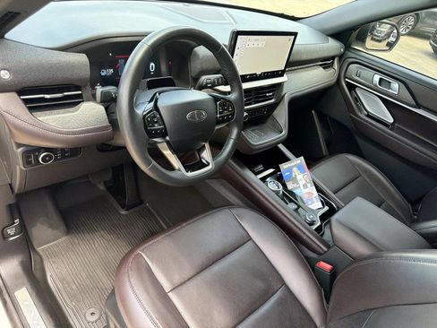 Used 2025 Ford Explorer Platinum RWD image 21