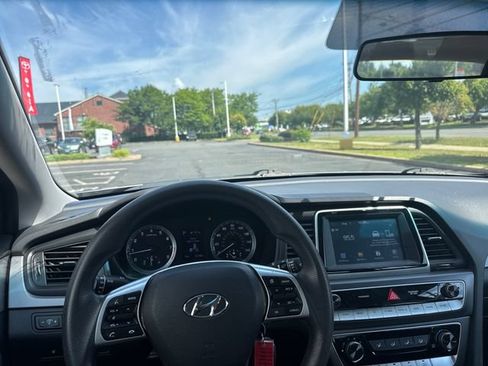 Used 2019 Hyundai Sonata SE w/ Cargo Package FWD image 15