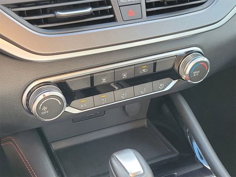 Used 2025 Nissan Altima 2.5 SR image 26