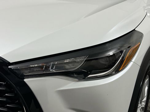 Used 2025 Toyota Corolla Cross LE FWD image 11