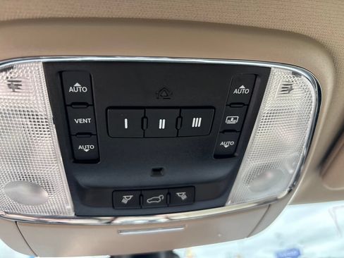 Used 2017 Jeep Grand Cherokee Limited w/ Luxury Group II AWD/4WD image 27