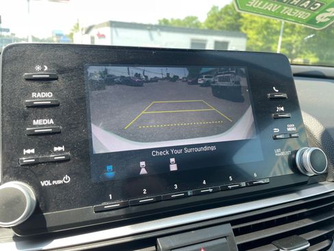 Used 2018 Honda Accord LX image 17