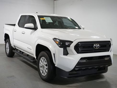 Used 2024 Toyota Tacoma SR5 image 3
