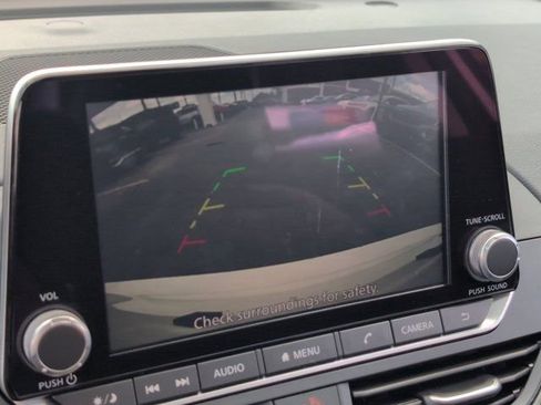Used 2025 Nissan Altima 2.5 SV FWD image 17