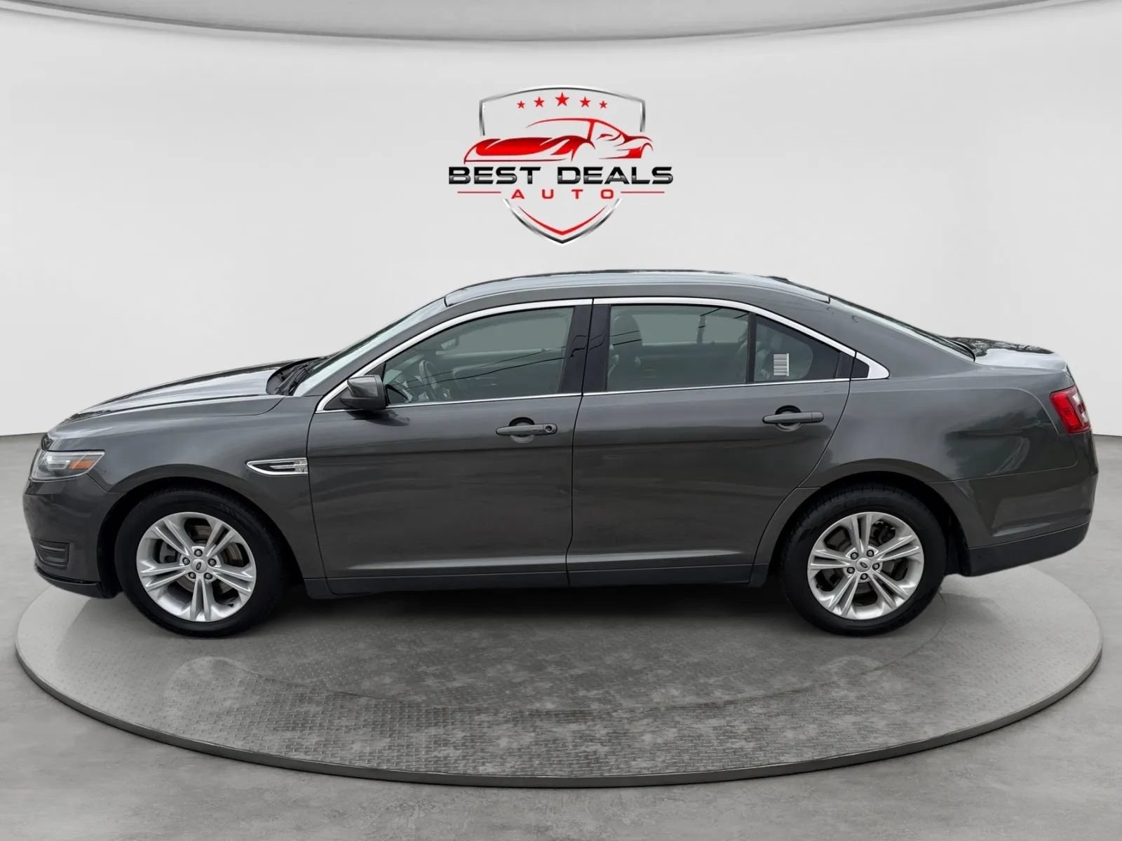 Used 2016 Ford Taurus SEL w/ Equipment Group 201A AWD/4WD image 2