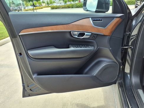 Used 2021 Volvo XC90 T6 Momentum w/ Advanced Package AWD/4WD image 10