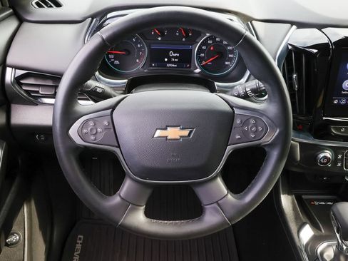 Used 2023 Chevrolet Traverse LT FWD image 8