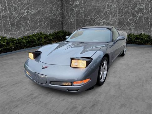 Used 2004 Chevrolet Corvette Coupe w/ Preferred Equipment Group RWD image 12