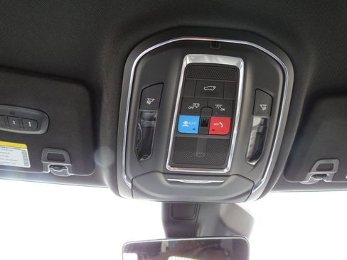 Used 2025 Jeep Grand Cherokee Limited w/ Trailer Tow Package AWD/4WD image 18