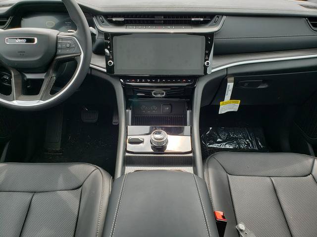 New 2026 Jeep Grand Cherokee Limited AWD/4WD image 9