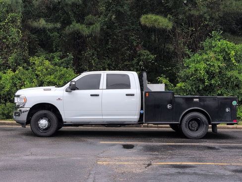 Used 2024 RAM 3500 Tradesman w/ Chrome Appearance Group AWD/4WD image 6
