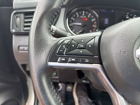 Used 2020 Nissan Rogue SV image 20