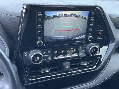 Used 2022 Toyota Highlander XSE FWD image 18