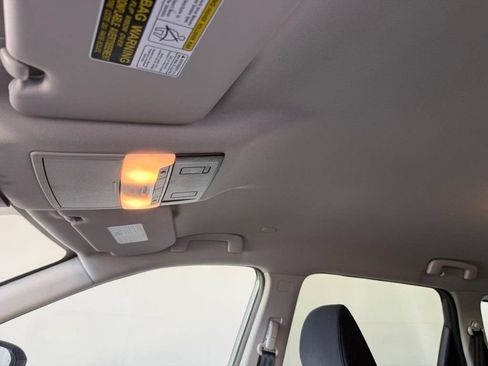 Used 2023 Nissan Rogue SV AWD/4WD image 17