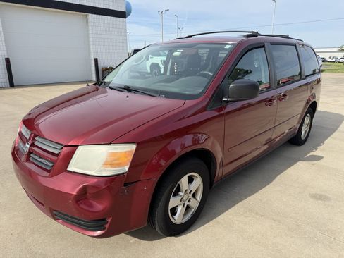 Used 2010 Dodge Grand Caravan Hero w/ Entertainment Group 1 FWD image 1