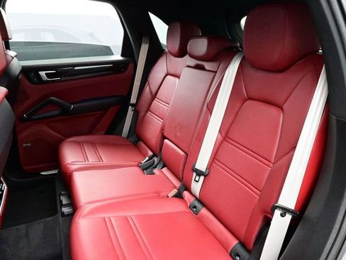 Certified 2022 Porsche Cayenne E-Hybrid image 12