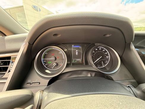 Used 2024 Toyota Camry SE w/ Convenience Package FWD image 14
