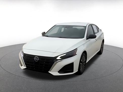 Used 2025 Nissan Altima 2.5 SV image 7