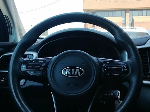 Used 2017 Kia Sorento FWD image 12