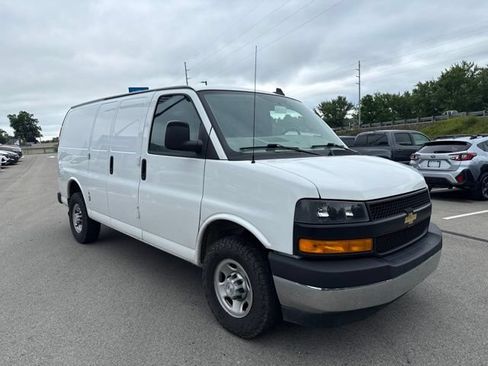 Used 2022 Chevrolet Express 2500 w/ Driver Convenience Package RWD image 7