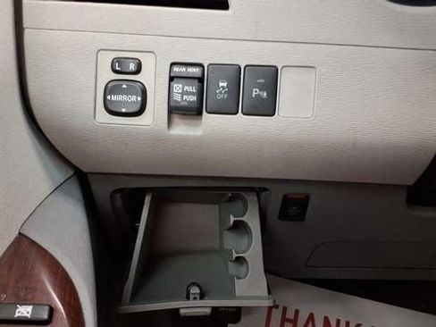 Used 2011 Toyota Sienna XLE w/ XLE Navigation Pkg image 31