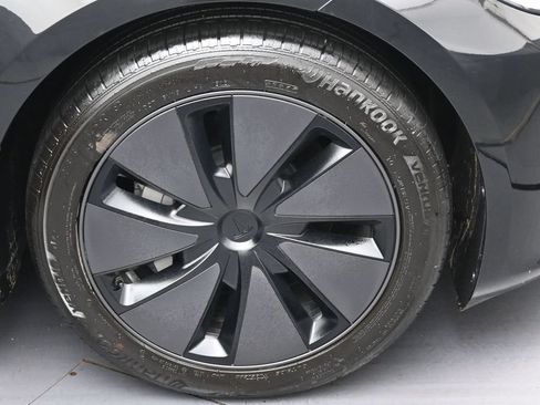 Used 2025 Tesla Model 3 Long Range AWD/4WD image 32