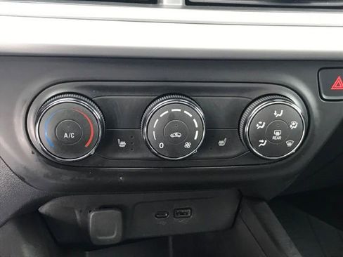 Certified 2024 Chevrolet Trax RS w/ Sunroof Package image 12