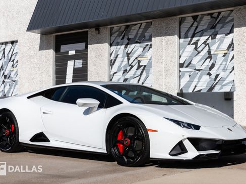Used 2020 Lamborghini Huracan EVO image 18