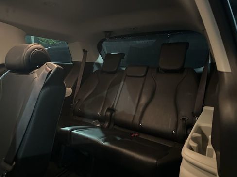 Used 2022 Kia Carnival LX image 9